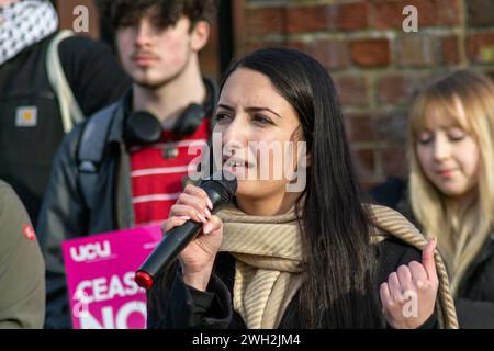 Belfast, Vereinigtes Königreich, 07 02 2024, Palestine Solidarity Rally Outside Queen's University Belfast Credit: HeadlineX/Alamy Stockfoto