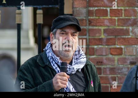 Belfast, Vereinigtes Königreich, 07 02 2024, Palestine Solidarity Rally Outside Queen's University Belfast Credit: HeadlineX/Alamy Stockfoto