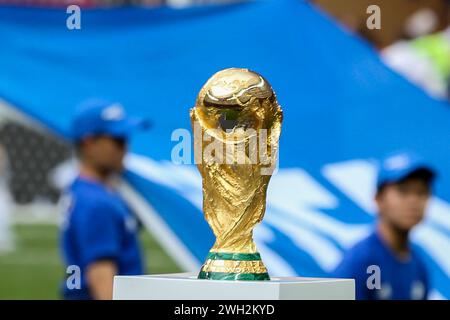 Moskau, Russland. Juli 2018. Die Trophäe der Fußball-Weltmeisterschaft vor dem Finale der FIFA-Weltmeisterschaft 2018 zwischen Frankreich und Kroatien im Luzhniki-Stadion. Endpunktzahl: Frankreich 4:2 Kroatien. (Foto: Grzegorz Wajda/SOPA Images/SIPA USA) Credit: SIPA USA/Alamy Live News Stockfoto