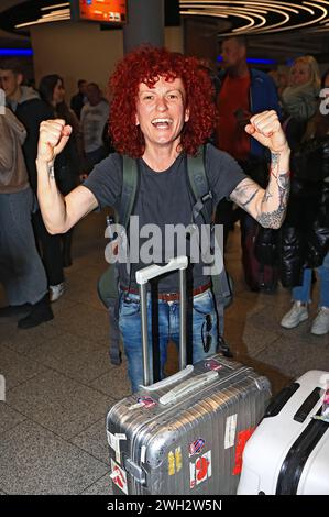 Dschungelkönigin 2024 Lucy Diakovska bei der Rückkehr der Dschungelcamp-Kandidaten der RTL Reality-TV-Show Ich bin ein Star - holt mich hier raus aus Australien auf dem Flughafen Frankfurt am Main. Frankfurt, 07.02.2024 *** Jungle Queen 2024 Lucy Diakovska bei der Rückkehr der Jungle Camp Kandidaten der RTL Reality TV Show Ich bin ein Star holt mich hier raus aus Australien am Frankfurt am Main Airport Frankfurt, 07 02 2024 Foto:XM.xWehnertx/xFuturexImagex dschungelrueckkehr 4264 Stockfoto