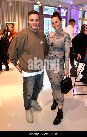 Henning Merten und Denise Kappes beim Mates Date Influencer Event auf der Berlin Fashion Week Herbst/Winter 2024 in der Berliner Freiheit. Berlin, 06.02.2024 *** Henning Merten und Denise Kappes beim Mates Date Influencer Event auf der Berlin Fashion Week Herbst Winter 2024 auf der Berliner Freiheit Berlin, 06 02 2024 Foto:Xn.xKubelkax/xFuturexImagex Mates 4251 Stockfoto