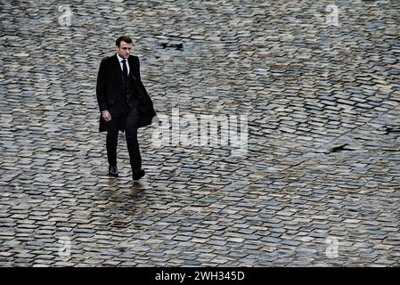 © Antonin Burat/Le Pictorium/MAXPPP - Paris 05/12/2023 Antonin Burat/Le Pictorium - 05/12/2023 - France/Ile-de-France/Paris - Le President de la Republique Emmanuel Macron rend Hommage aux victimes francaises des attaques terroristes du 7 octobre en Israel, lors d'une Ceremonie a l'Hotel des Invalides. - Valeurs ACtuelles Out, JDD Out, No JDD, no russia, russia Out/05/12/2023 - France/Ile-de-France (Region)/Paris - der französische Präsident Emmanuel Macron würdigt die französischen Opfer der Terroranschläge vom 7. Oktober in Israel während einer Zeremonie im Hotel des Invalides. Stockfoto