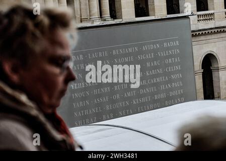 Paris, Frankreich. Februar 2024. © Antonin Burat/Le Pictorium/MAXPPP - Paris 07/02/2024 Antonin Burat/Le Pictorium - 07/02/2024 - France/Ile-de-France/Paris - Ceremonie d'hommage aux victimes francaises des attaques terroristes du 7 octobre en Israel, a l'Hotel des Invalides. - Valeurs ACtuelles Out, JDD Out, No JDD, no russia, russia Out/07/02/2024 - France/Ile-de-France (Region)/Paris - Hommage an die französischen Opfer der Terroranschläge vom 7. Oktober in Israel im Hotel des Invalides. Quelle: MAXPPP/Alamy Live News Stockfoto