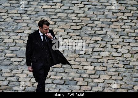 © Antonin Burat/Le Pictorium/MAXPPP - Paris 07/02/2024 Antonin Burat/Le Pictorium - 07/02/2024 - France/Ile-de-France/Paris - Le President de la Republique Emmanuel Macron rend Hommage aux victimes francaises des attaques terroristes du 7 octobre en Israel, lors d'une Ceremonie a l'Hotel des Invalides. - Valeurs ACtuelles Out, JDD Out, No JDD, no russia, russia Out/07/02/2024 - France/Ile-de-France (Region)/Paris - der französische Präsident Emmanuel Macron würdigt die französischen Opfer der Terroranschläge vom 7. Oktober in Israel während einer Zeremonie im Hotel des Invalides. Stockfoto