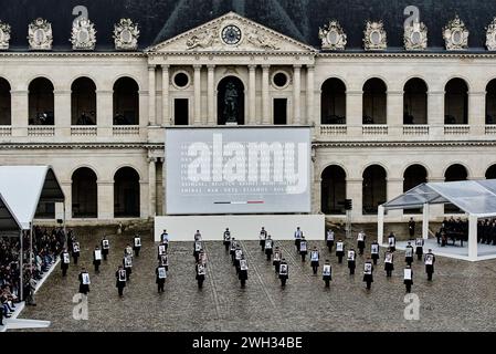 Paris, Frankreich. Februar 2024. © Antonin Burat/Le Pictorium/MAXPPP - Paris 07/02/2024 Antonin Burat/Le Pictorium - 07/02/2024 - France/Ile-de-France/Paris - Ceremonie d'hommage aux victimes francaises des attaques terroristes du 7 octobre en Israel, a l'Hotel des Invalides. - Valeurs ACtuelles Out, JDD Out, No JDD, no russia, russia Out/07/02/2024 - France/Ile-de-France (Region)/Paris - Hommage an die französischen Opfer der Terroranschläge vom 7. Oktober in Israel im Hotel des Invalides. Quelle: MAXPPP/Alamy Live News Stockfoto