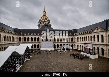 Paris, Frankreich. Februar 2024. © Antonin Burat/Le Pictorium/MAXPPP - Paris 07/02/2024 Antonin Burat/Le Pictorium - 07/02/2024 - France/Ile-de-France/Paris - Ceremonie d'hommage aux victimes francaises des attaques terroristes du 7 octobre en Israel, a l'Hotel des Invalides. - Valeurs ACtuelles Out, JDD Out, No JDD, no russia, russia Out/07/02/2024 - France/Ile-de-France (Region)/Paris - Hommage an die französischen Opfer der Terroranschläge vom 7. Oktober in Israel im Hotel des Invalides. Quelle: MAXPPP/Alamy Live News Stockfoto