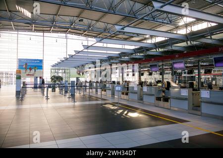 Im menschenleeren Terminal des Flughafens Dresden - seit 2008 Dresden International. *** Im verlassenen Terminal am Flughafen Dresden seit 2008 Dresden International Stockfoto