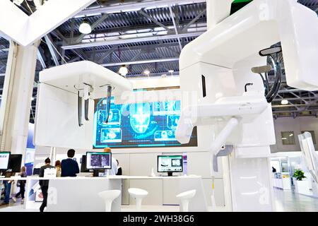 Moderne Ausstellung medizinischer Zahntechniken Stockfoto