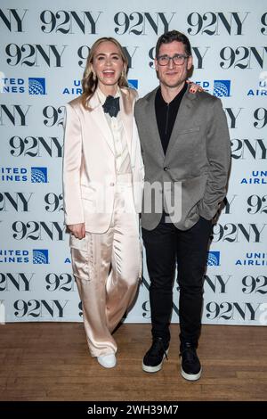 New York, Usa. Februar 2024. Im Spotlight: Oppenheimer Emily Blunt im Gespräch mit Josh Horowitz. Emily Blunt und Josh Horowitz nehmen am 6. Februar 2024 an einer Diskussion des Films Oppenheimer in der 92nd Street Y in New York City Teil. (Foto von Thenews2/NurPhoto) Credit: NurPhoto SRL/Alamy Live News Stockfoto