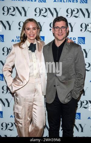 New York, Usa. Februar 2024. Im Spotlight: Oppenheimer Emily Blunt im Gespräch mit Josh Horowitz. Emily Blunt und Josh Horowitz nehmen am 6. Februar 2024 an einer Diskussion des Films Oppenheimer in der 92nd Street Y in New York City Teil. (Foto von Thenews2/NurPhoto) Credit: NurPhoto SRL/Alamy Live News Stockfoto