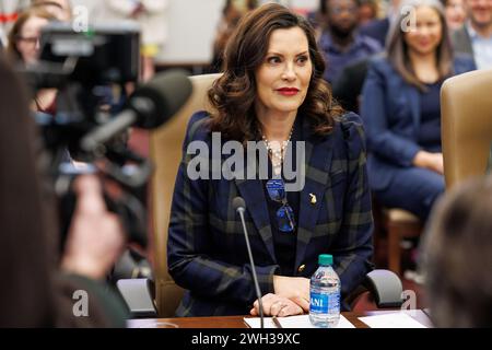 Lansing, USA. Februar 2024. Gretchen Whitmer, Gouverneur von Michigan, hat ihren Vorschlag für das Finanzjahr 2025 am 7. Februar 2024 vorgelegt. (Foto: Andrew Roth) Credit: SIPA USA/Alamy Live News Stockfoto