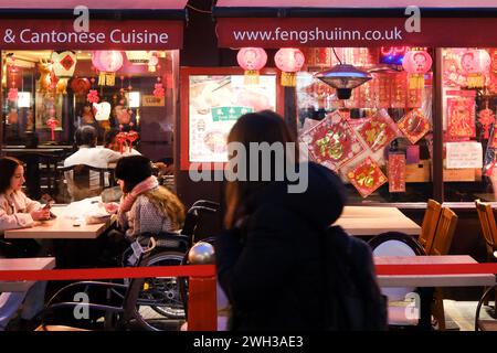 Chinatown, London, Großbritannien. Februar 2024. Chinesisches Neujahr: Jahr des Drachen. Vor dem Neujahrsfest in London Chinatown. Quelle: Matthew Chattle/Alamy Live News Stockfoto