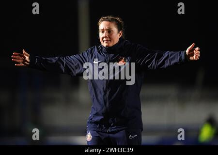 Sunderland-Managerin Melanie Reay vor dem Viertelfinalspiel des FA Women's Continental Tyres League Cup in Kingsmeadow, London. Bilddatum: Mittwoch, 7. Februar 2024. Stockfoto