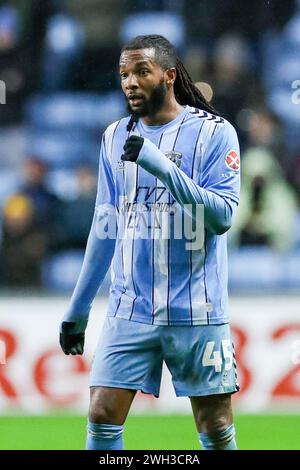 Coventry, Großbritannien. Februar 2024. Coventry City Mittelfeldspieler Kasey Palmer (45) im Einsatz während des Coventry City FC gegen Sheffield Wednesday FC Emirates FA Cup 4. Runde Replay in der Coventry Building Society Arena, Coventry, England, Großbritannien am 6. Februar 2024 Credit: Every Second Media/Alamy Live News Stockfoto