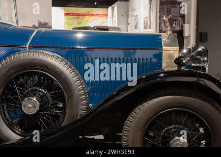 Sparkford.Somerset.Vereinigtes Königreich.7. Januar 2024.Ein Rolls Royce Phantom 2 Sedanca Deville aus dem Jahr 1930 ist im Haynes Motor Museum zu sehen Stockfoto