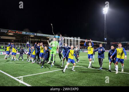 Leeuwarden, Niederlande. Februar 2024. LEEUWARDEN, NIEDERLANDE - 7. FEBRUAR: Spieler des SC Cambuur feiern den Sieg beim TOTO KNVB Cup Viertelfinalspiel zwischen SC Cambuur und Vitesse am 7. Februar 2024 im Cambuurstadion in Leeuwarden, Niederlande. (Foto: Pieter van der Woude/Orange Pictures) Credit: Orange Pics BV/Alamy Live News Stockfoto