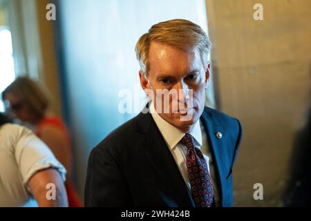 Washington, USA. Februar 2024. Senator James Lankford spaziert am Mittwoch, den 7. Februar, durch das US-Kapitol in Washington, DC. 2024. (Graeme Sloan/SIPA USA) Credit: SIPA USA/Alamy Live News Stockfoto