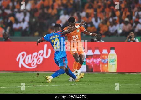 AFACON 2023 HALBFINALE, AFACON 2023 HALBFINALE, das Duell zwischen dem kongolesischen Chor MBEMBA und dem ivorischen Simon Adingra Stockfoto