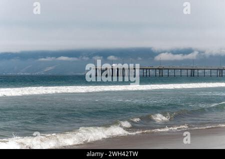 Venice Beach Pier, Kalifornien, bewölkter Tag Stockfoto