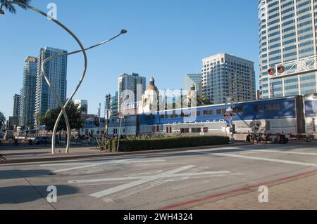 San Diego, Kalifornien, USA – 16. August 2023. Amtrak-Zug am Santa Fe Depot in der Innenstadt von San Diego Stockfoto