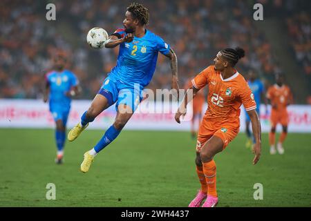 AFACON 2023 HALBFINALE, das Duell zwischen dem Kongolesen Henoc Inonga Baka und dem ivorischen Sébastien Haller Stockfoto