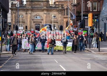 Glasgow, Schottland, Großbritannien. Februar 2024. Gewerkschafter, Studenten und Unterstützer Palästinas versammeln sich vor den Glasgower Stadtkammern als Teil eines Aktionstages, um mit Gaza zu protestieren und die Forderung der Regierung nach einem dauerhaften Waffenstillstand in Gaza zu fordern. Richard Gass/Alamy Live News Stockfoto