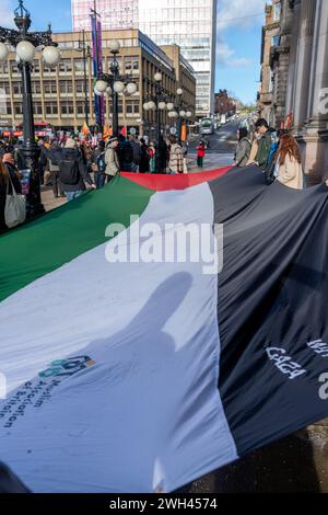 Glasgow, Schottland, Großbritannien. Februar 2024. Gewerkschafter, Studenten und Unterstützer Palästinas versammeln sich vor den Glasgower Stadtkammern als Teil eines Aktionstages, um mit Gaza zu protestieren und die Forderung der Regierung nach einem dauerhaften Waffenstillstand in Gaza zu fordern. Richard Gass/Alamy Live News Stockfoto