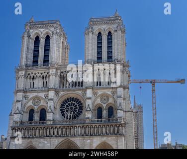 Die Kathedrale Notre Dame de Paris (unsere Lieben Frau von Paris) wird nach einem verheerenden Brand vom 15. April 2019 repariert Stockfoto