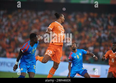 AFACON 2023 HALBFINALE, Luftduell zwischen dem ivorischen Sébastien Haller und dem kongolesischen Chor Mbemba Stockfoto