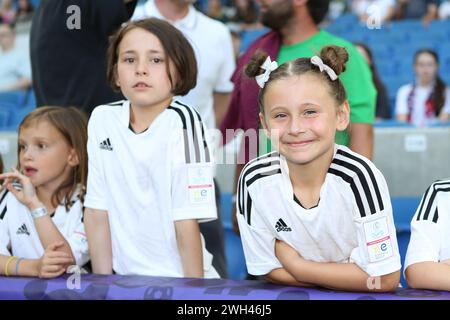 Mädchen-Team Maskottchen England gegen Spanien UEFA Frauen Euro Brighton Community Stadium (Amex Stadium) 20. Juli 2022 Stockfoto