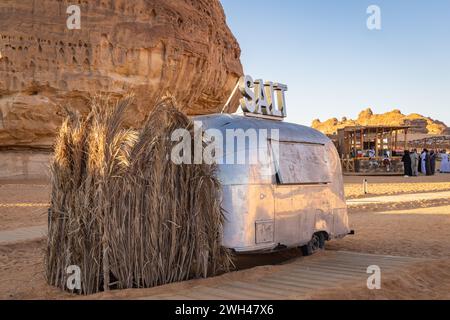 Naher Osten, Saudi-Arabien, Medina, Al-Ula. November 2023. Café am Elephant Mountain in Al-Ula. November 2023. Stockfoto