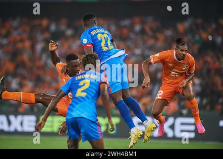 AFACON 2023 HALBFINALE, Luftduell zwischen dem ivorischen Sébastien Haller und dem kongolesischen Chor Mbemba Stockfoto