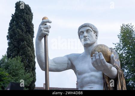 Rom, Italien. Februar 2024. Detail der Rekonstruktion der kolossalen Statue von Konstantin in der Villa Caffarelli in Rom (Foto: Matteo Nardone/Pacific Press/SIPA USA) Credit: SIPA USA/Alamy Live News Stockfoto