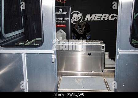 Hinter dem Silver Streak geschweißten Aluminiumboot bei der Boat Show am BC Place in Vancouver, British Columbia, Kanada Stockfoto