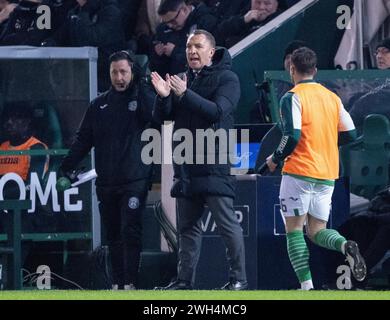 Edinburgh, Großbritannien. Februar 2024. Scottish Premiership - Hibernian FC gegen Celtic FC 07/02/2024 Hibs' Head Coach Nick Montgomery applaudiert seinen Spielern in der schottischen Premiership im Easter Road Stadium, Edinburgh, UK Credit: Ian Jacobs/Alamy Live News Stockfoto