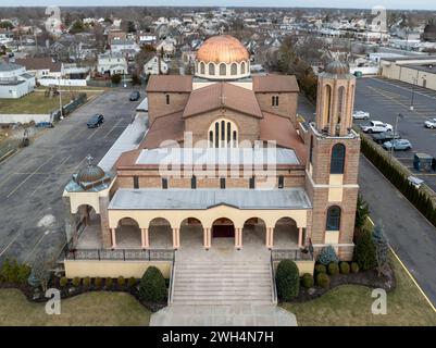 Blick auf die Kirche des Heiligen Demetrius (Hagios Demetrios), das Hauptheiligtum, das dem Heiligen Demetrius, dem schutzheiligen von Thessaloniki in Merrick, New Yo, gewidmet ist Stockfoto