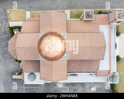 Blick auf die Kirche des Heiligen Demetrius (Hagios Demetrios), das Hauptheiligtum, das dem Heiligen Demetrius, dem schutzheiligen von Thessaloniki in Merrick, New Yo, gewidmet ist Stockfoto