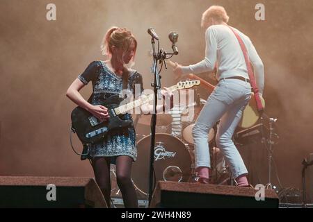 Wolf Alice trat 2015 auf einem Musikfestival auf, zwei Monate nach der Veröffentlichung ihres Debütalbums My Love Is Cool. Wolf Alice Band, Wolf Alice Young, Ellie Rowsell Stockfoto