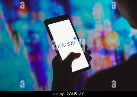 Brasilien. Februar 2024. In dieser Abbildung wird das Logo von Intapp, Inc. Auf einem Smartphone-Bildschirm angezeigt. Quelle: SOPA Images Limited/Alamy Live News Stockfoto