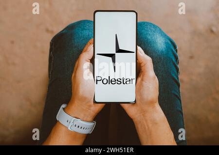 Brasilien. Januar 2024. In dieser Abbildung wird das Polestar-Logo auf einem Smartphone-Bildschirm angezeigt. (Foto von Rafael Henrique/SOPA Images/SIPA USA) *** ausschließlich für redaktionelle Nachrichten *** Credit: SIPA USA/Alamy Live News Stockfoto