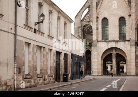 Tours liegt im Loire-Tal und ist bekannt für seine Geschichte, Architektur und als Tor zu den berühmten Schlössern der Region. Stockfoto