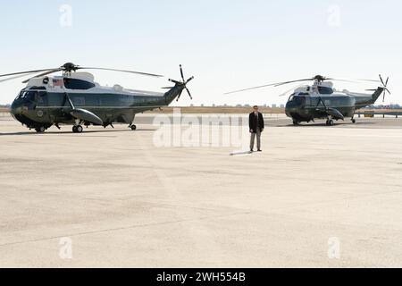 Queens, Usa. Februar 2024. Marine One wartet auf die Ankunft von US-Präsident Joe Biden auf der Air Force One am John F. Kennedy International Airport in Queens, New York. Präsident Biden reist am Mittwoch nach New York, um an drei Wahlkampfveranstaltungen teilzunehmen, bevor er ins Weiße Haus zurückkehrt. Quelle: SOPA Images Limited/Alamy Live News Stockfoto