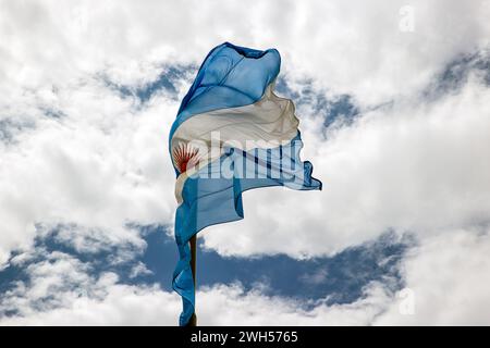 Argentinische Flagge auf der Plaza de Mayo, Buenos Aires, Argentinien, Montag, 13. November, 2023. Foto: David Rowland / One-Image.com Stockfoto