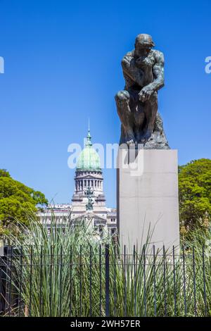 Nationalkongress von Argentinien und die Thinker-Statue, Buenos Aires, Argentinien, Dienstag, 14. November, 2023. Foto: David Rowland / One-Image.com Stockfoto