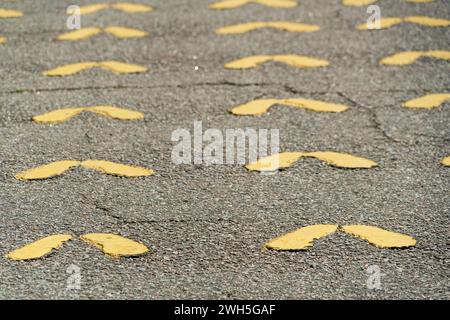 Die gelben Fußabdrücke im Marine Corps Recruit Depot, Parris Island, South Carolina, USA Stockfoto