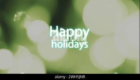 Bild des Textes „Happy Holidays“ über grünen Flecken mit hellem Hintergrund Stockfoto