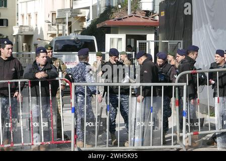 Beirut, Libanon. Februar 2024. Palästinensische Aktivisten protestieren vor der Delegation der Europäischen Union in Beirut, Libanon, 7. Februar 2024. Die Demonstranten sagen, es gebe keine Beweise für Absprachen zwischen UNRWA und Hamas und fordern die europäischen Staaten auf, die Forderungen Israels nicht mehr zu unterstützen und mit der Rückzahlung des UNRWA zu beginnen. (Foto: Elisa Gestri/SIPA USA) Credit: SIPA USA/Alamy Live News Stockfoto