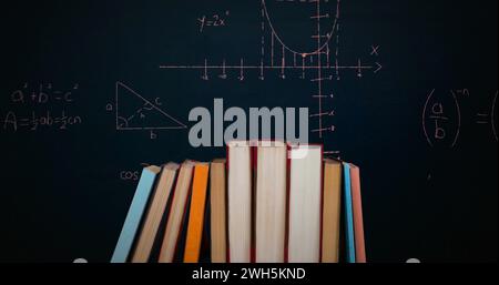 Animierte digitale Bilder zeigen Bücher mit mathematischen Gleichungen und Diagrammen. Stockfoto