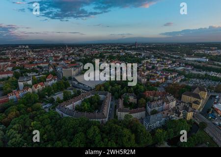 Augsburgs nördliche Stadtteile im Abendlicht aus der Luft Stockfoto