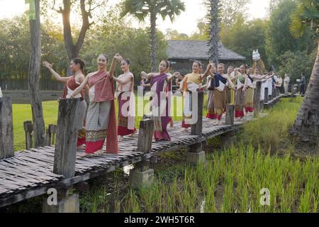 CHIANG Mai - 25. JANUAR 2024 : Si Peng oder Than Khao Mai Tradition im Wat Ton Kwen ist eine alte Tradition im Norden Thailands. Stockfoto